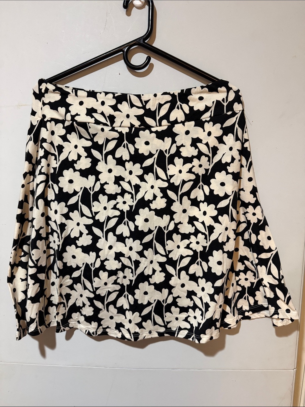 LuLaRoe Black and Cream Floral Eileen Skort